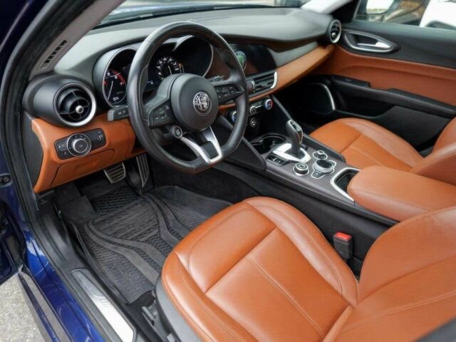 Синий Альфа Ромео Джулия, объемом двигателя 2 л и пробегом 42 тыс. км за 11200 $, фото 8 на Automoto.ua