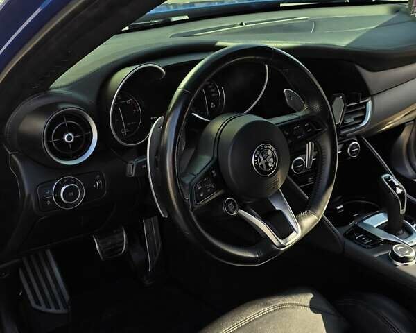 Синий Альфа Ромео Джулия, объемом двигателя 2 л и пробегом 100 тыс. км за 25400 $, фото 17 на Automoto.ua