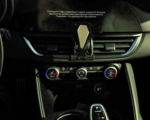 Синий Альфа Ромео Джулия, объемом двигателя 2 л и пробегом 100 тыс. км за 25400 $, фото 19 на Automoto.ua