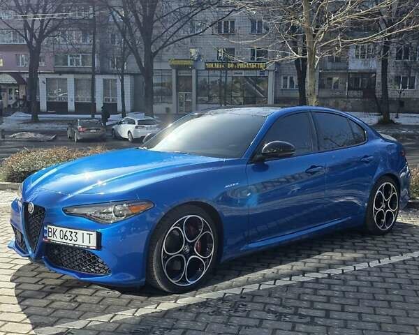 Синий Альфа Ромео Джулия, объемом двигателя 2 л и пробегом 100 тыс. км за 25400 $, фото 1 на Automoto.ua