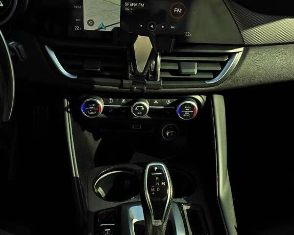 Синий Альфа Ромео Джулия, объемом двигателя 2 л и пробегом 100 тыс. км за 25400 $, фото 15 на Automoto.ua