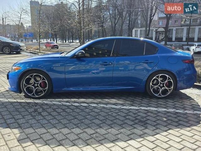 Синий Альфа Ромео Джулия, объемом двигателя 2 л и пробегом 100 тыс. км за 25400 $, фото 4 на Automoto.ua