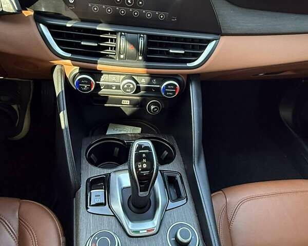 Альфа Ромео Джулия 2021 в Киеве на Automoto.ua Синий Альфа Ромео Джулия, объемом двигателя 2 л и пробегом 59 тыс. км за 24950 $, фото 13 на Automoto.ua