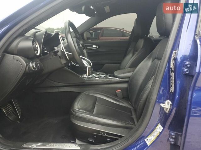 Синий Альфа Ромео Джулия, объемом двигателя 2 л и пробегом 92 тыс. км за 6000 $, фото 6 на Automoto.ua