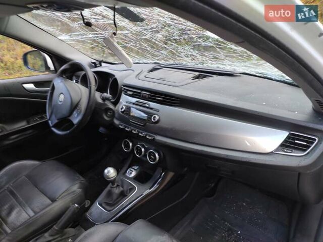 Белый Альфа Ромео Джульетта, объемом двигателя 1.4 л и пробегом 159 тыс. км за 2800 $, фото 2 на Automoto.ua