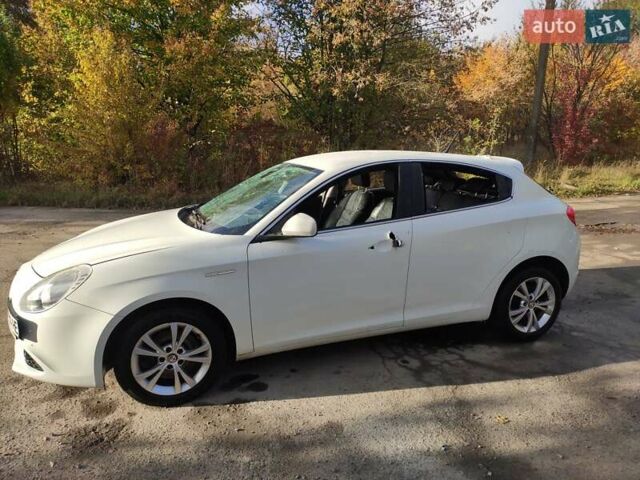 Белый Альфа Ромео Джульетта, объемом двигателя 1.4 л и пробегом 159 тыс. км за 2800 $, фото 9 на Automoto.ua