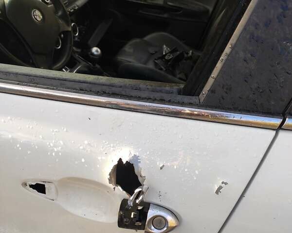 Белый Альфа Ромео Джульетта, объемом двигателя 1.4 л и пробегом 159 тыс. км за 2800 $, фото 21 на Automoto.ua