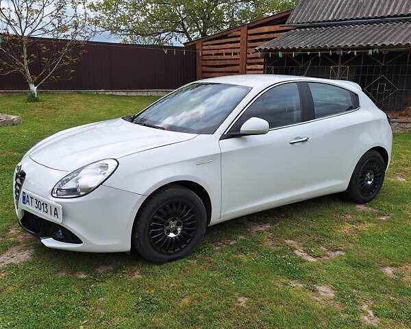 Белый Альфа Ромео Джульетта, объемом двигателя 1.6 л и пробегом 247 тыс. км за 7500 $, фото 4 на Automoto.ua