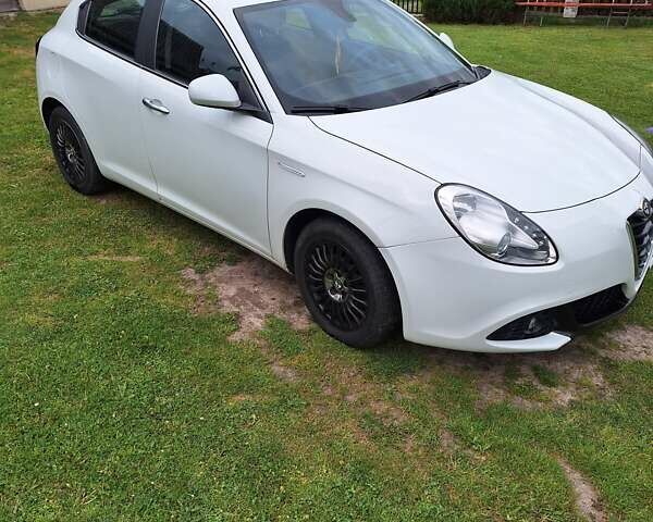 Белый Альфа Ромео Джульетта, объемом двигателя 1.6 л и пробегом 247 тыс. км за 7500 $, фото 5 на Automoto.ua