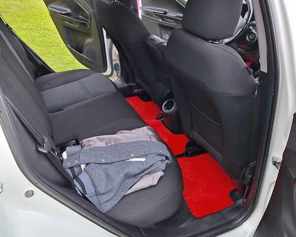 Белый Альфа Ромео Джульетта, объемом двигателя 1.6 л и пробегом 247 тыс. км за 7500 $, фото 6 на Automoto.ua