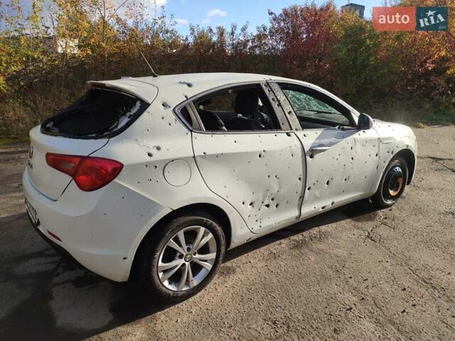 Белый Альфа Ромео Джульетта, объемом двигателя 1.4 л и пробегом 159 тыс. км за 2800 $, фото 10 на Automoto.ua