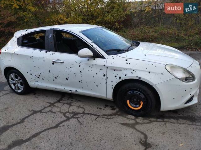 Белый Альфа Ромео Джульетта, объемом двигателя 1.4 л и пробегом 159 тыс. км за 2800 $, фото 16 на Automoto.ua