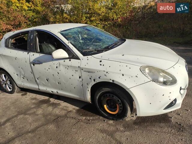 Белый Альфа Ромео Джульетта, объемом двигателя 1.4 л и пробегом 159 тыс. км за 2500 $, фото 10 на Automoto.ua