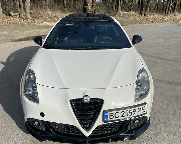 Білий Альфа Ромео Giulietta, об'ємом двигуна 1.4 л та пробігом 215 тис. км за 9500 $, фото 5 на Automoto.ua