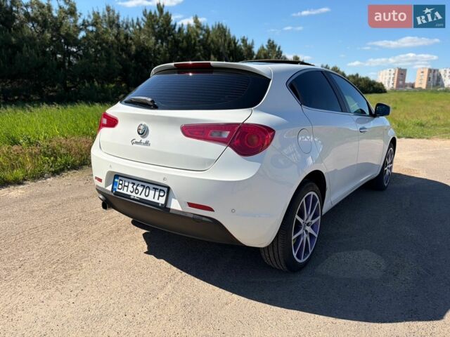 Белый Альфа Ромео Джульетта, объемом двигателя 1.6 л и пробегом 213 тыс. км за 8300 $, фото 9 на Automoto.ua