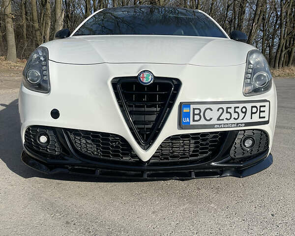 Білий Альфа Ромео Giulietta, об'ємом двигуна 1.4 л та пробігом 215 тис. км за 9500 $, фото 4 на Automoto.ua