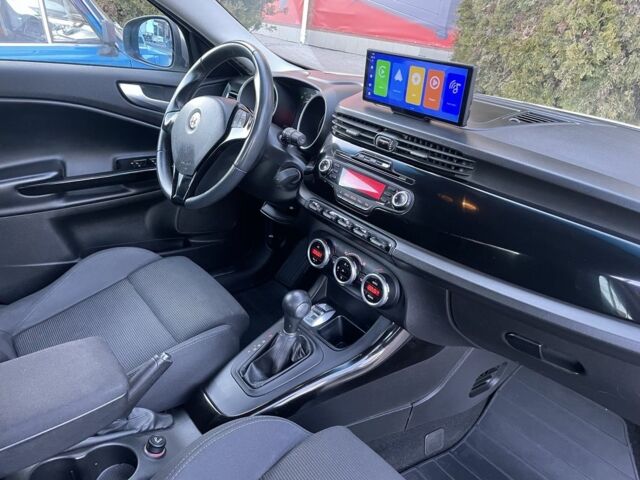 Білий Альфа Ромео Giulietta, об'ємом двигуна 1.4 л та пробігом 212 тис. км за 6900 $, фото 19 на Automoto.ua