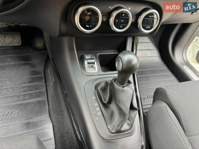 Білий Альфа Ромео Giulietta, об'ємом двигуна 1.4 л та пробігом 84 тис. км за 9700 $, фото 14 на Automoto.ua