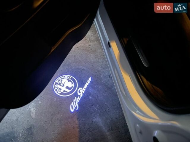 Белый Альфа Ромео Джульетта, объемом двигателя 1.4 л и пробегом 213 тыс. км за 6900 $, фото 38 на Automoto.ua