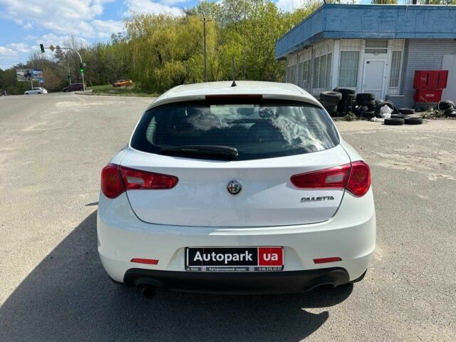 Білий Альфа Ромео Giulietta, об'ємом двигуна 1.4 л та пробігом 437 тис. км за 5990 $, фото 9 на Automoto.ua