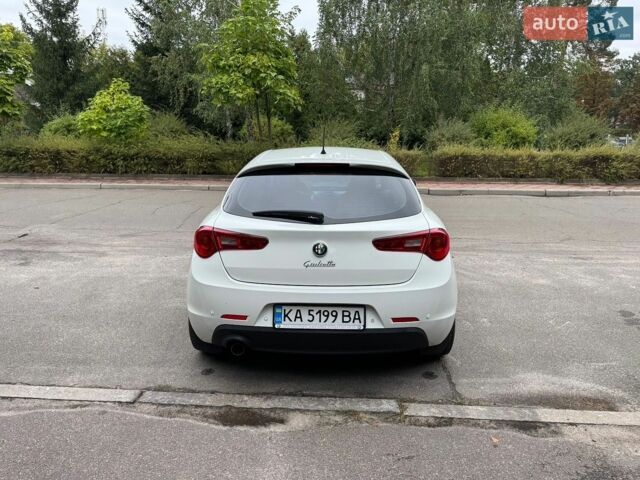 Білий Альфа Ромео Giulietta, об'ємом двигуна 1.4 л та пробігом 84 тис. км за 9700 $, фото 8 на Automoto.ua