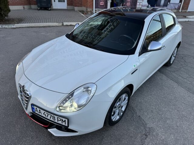 Білий Альфа Ромео Giulietta, об'ємом двигуна 1.4 л та пробігом 212 тис. км за 6900 $, фото 10 на Automoto.ua