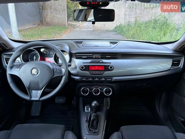 Білий Альфа Ромео Giulietta, об'ємом двигуна 1.37 л та пробігом 238 тис. км за 6200 $, фото 20 на Automoto.ua