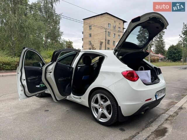 Білий Альфа Ромео Giulietta, об'ємом двигуна 1.4 л та пробігом 84 тис. км за 9700 $, фото 19 на Automoto.ua
