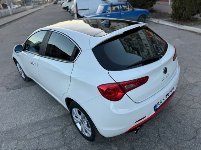 Білий Альфа Ромео Giulietta, об'ємом двигуна 1.4 л та пробігом 212 тис. км за 6900 $, фото 3 на Automoto.ua