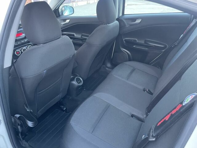 Білий Альфа Ромео Giulietta, об'ємом двигуна 1.4 л та пробігом 212 тис. км за 6900 $, фото 20 на Automoto.ua