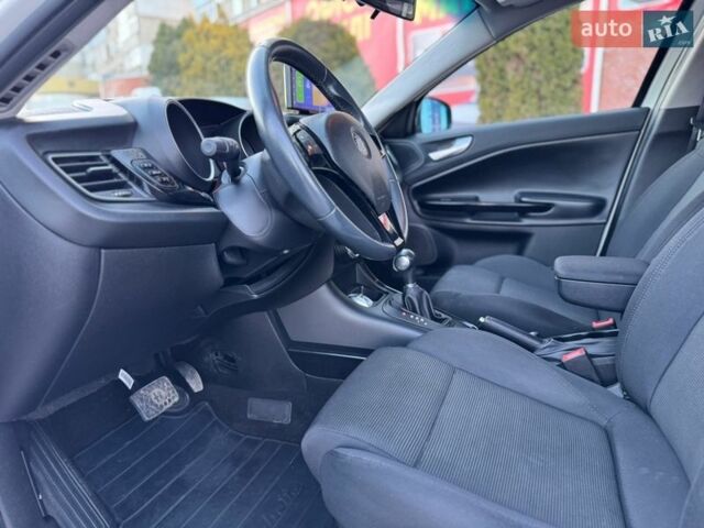 Белый Альфа Ромео Джульетта, объемом двигателя 1.4 л и пробегом 213 тыс. км за 6900 $, фото 19 на Automoto.ua