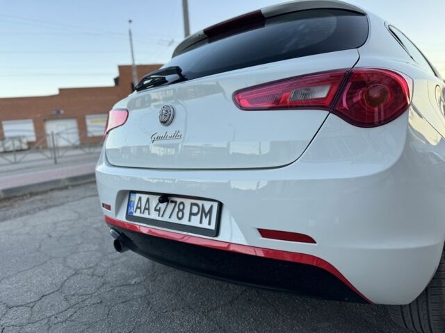 Білий Альфа Ромео Giulietta, об'ємом двигуна 1.4 л та пробігом 212 тис. км за 6900 $, фото 8 на Automoto.ua