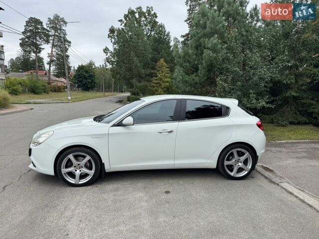 Білий Альфа Ромео Giulietta, об'ємом двигуна 1.4 л та пробігом 84 тис. км за 9700 $, фото 1 на Automoto.ua