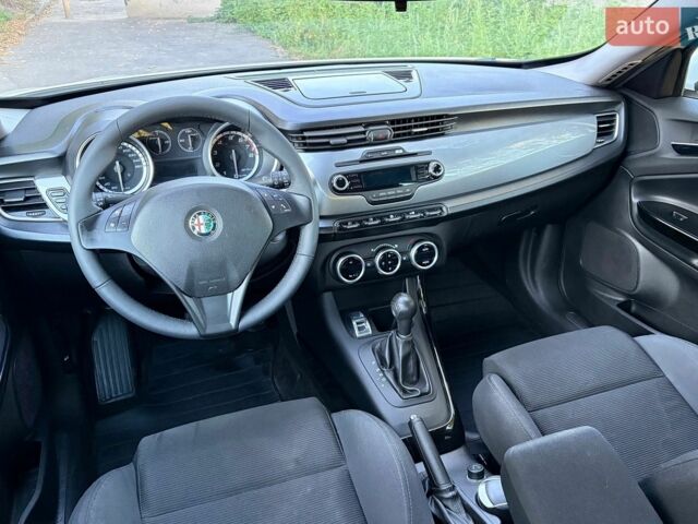 Білий Альфа Ромео Giulietta, об'ємом двигуна 1.37 л та пробігом 238 тис. км за 6200 $, фото 21 на Automoto.ua