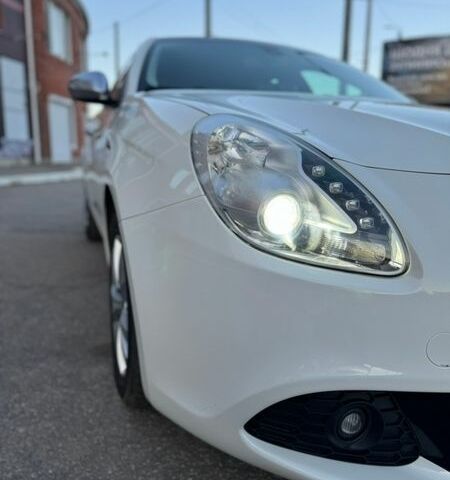 Белый Альфа Ромео Джульетта, объемом двигателя 1.4 л и пробегом 213 тыс. км за 6900 $, фото 12 на Automoto.ua