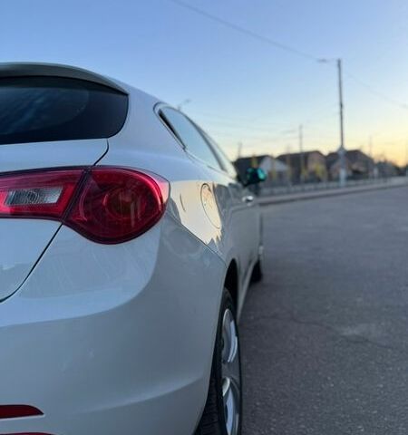 Белый Альфа Ромео Джульетта, объемом двигателя 1.4 л и пробегом 213 тыс. км за 6900 $, фото 14 на Automoto.ua