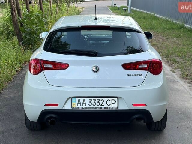 Білий Альфа Ромео Giulietta, об'ємом двигуна 1.37 л та пробігом 238 тис. км за 6200 $, фото 5 на Automoto.ua