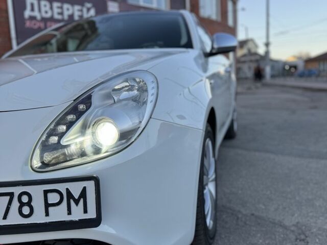 Білий Альфа Ромео Giulietta, об'ємом двигуна 1.4 л та пробігом 212 тис. км за 6900 $, фото 5 на Automoto.ua