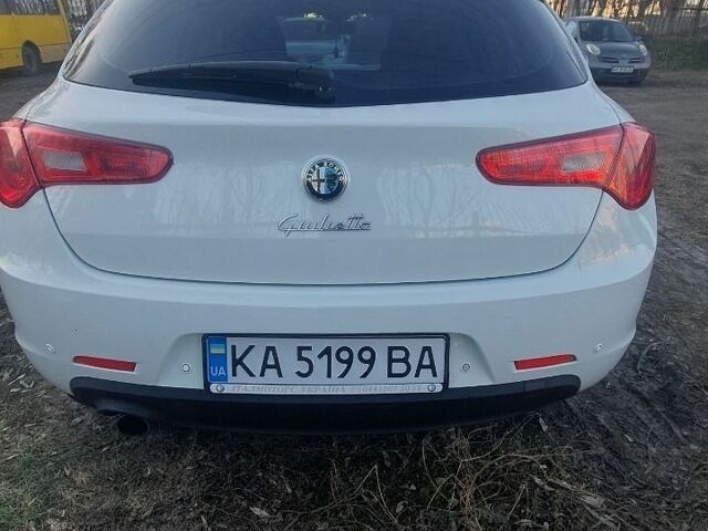 Белый Альфа Ромео Джульетта, объемом двигателя 1.37 л и пробегом 82 тыс. км за 8000 $, фото 8 на Automoto.ua