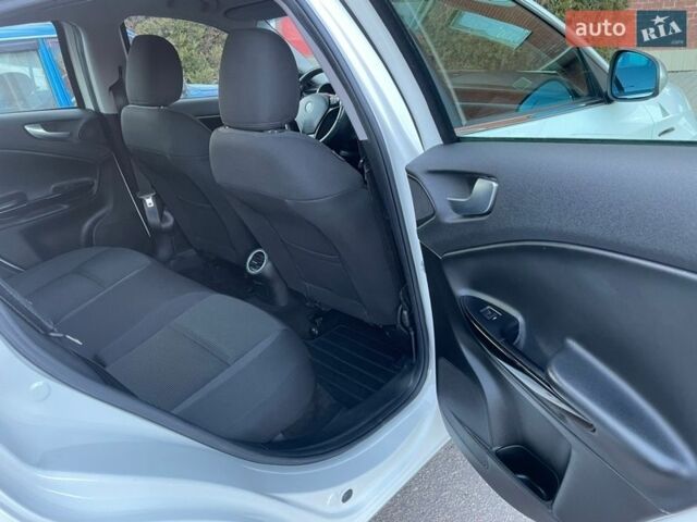 Белый Альфа Ромео Джульетта, объемом двигателя 1.4 л и пробегом 213 тыс. км за 6900 $, фото 28 на Automoto.ua