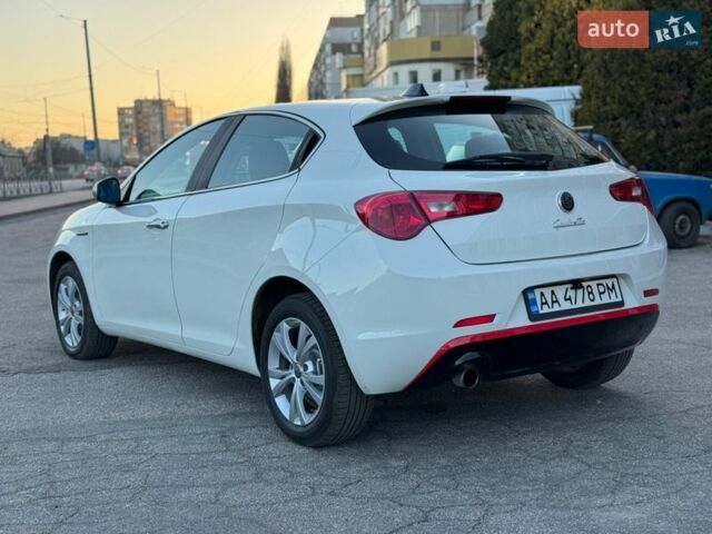 Белый Альфа Ромео Джульетта, объемом двигателя 1.4 л и пробегом 213 тыс. км за 6900 $, фото 4 на Automoto.ua