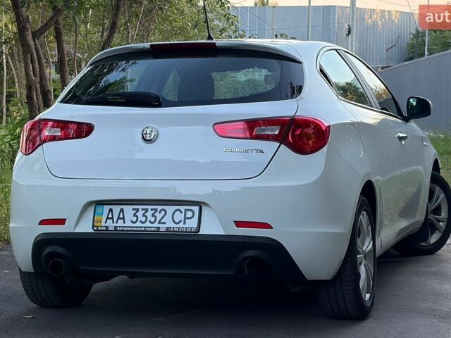 Білий Альфа Ромео Giulietta, об'ємом двигуна 1.37 л та пробігом 238 тис. км за 6200 $, фото 3 на Automoto.ua