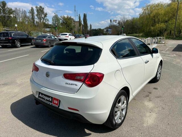 Білий Альфа Ромео Giulietta, об'ємом двигуна 1.4 л та пробігом 437 тис. км за 5990 $, фото 8 на Automoto.ua