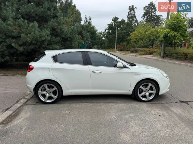 Білий Альфа Ромео Giulietta, об'ємом двигуна 1.4 л та пробігом 84 тис. км за 9700 $, фото 6 на Automoto.ua