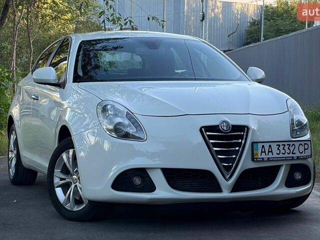 Білий Альфа Ромео Giulietta, об'ємом двигуна 1.37 л та пробігом 238 тис. км за 6200 $, фото 2 на Automoto.ua