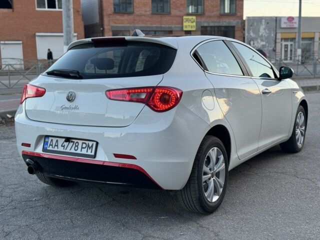 Білий Альфа Ромео Giulietta, об'ємом двигуна 1.4 л та пробігом 212 тис. км за 6900 $, фото 2 на Automoto.ua