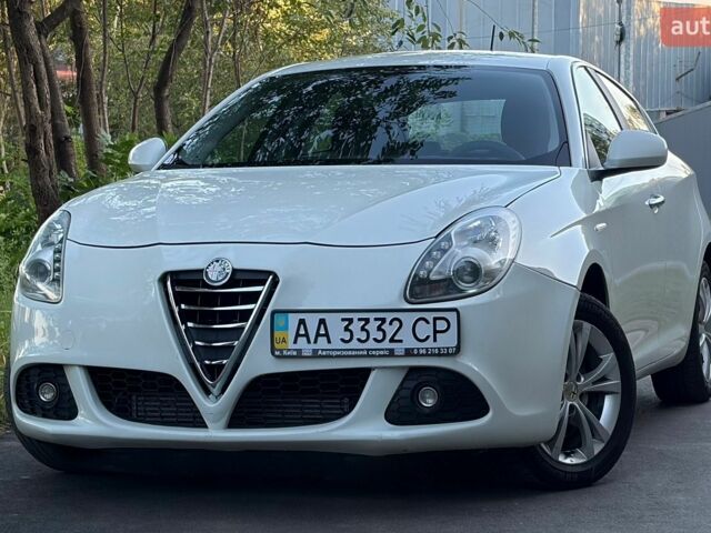 Білий Альфа Ромео Giulietta, об'ємом двигуна 1.37 л та пробігом 238 тис. км за 6200 $, фото 7 на Automoto.ua