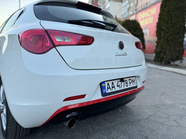 Білий Альфа Ромео Giulietta, об'ємом двигуна 1.4 л та пробігом 212 тис. км за 6900 $, фото 7 на Automoto.ua
