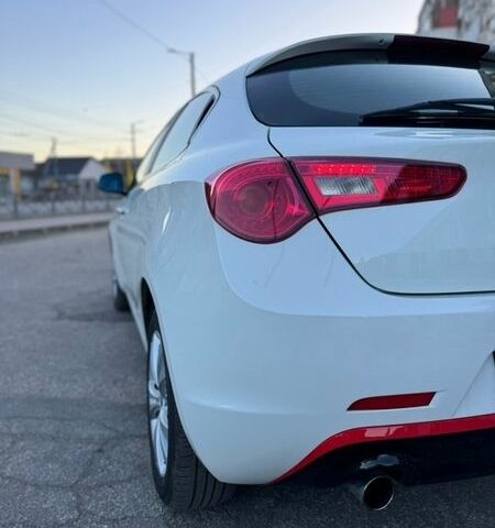 Белый Альфа Ромео Джульетта, объемом двигателя 1.4 л и пробегом 213 тыс. км за 6900 $, фото 16 на Automoto.ua