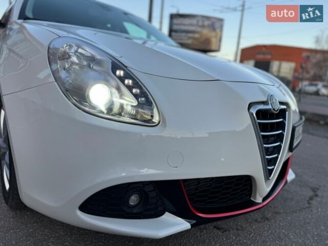 Белый Альфа Ромео Джульетта, объемом двигателя 1.4 л и пробегом 213 тыс. км за 6900 $, фото 13 на Automoto.ua